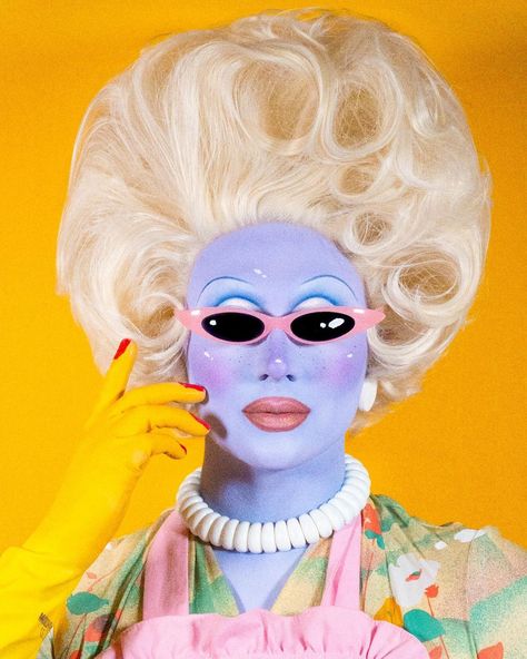 35.3k Likes, 105 Comments - Juno Birch (@junobirch) on Instagram: “Burning the dinner 👽 📷 by @cashmonetdrag” Housewife Costume, Juno Birch, Camp Fashion, Violet Chachki, Alien Costume, Geisha Art, Camping Aesthetic, The Jetsons, Rodeo Outfits