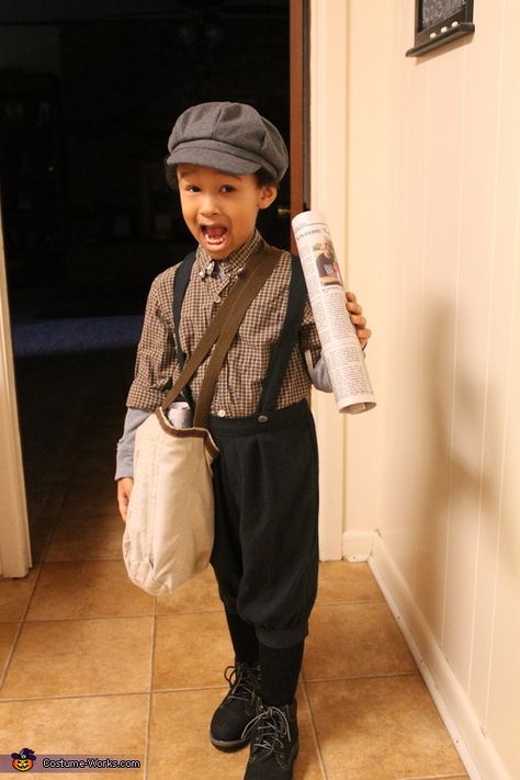 Hollie: This is my 5 year old son, River dressed as an old-timey newsboy! We already had everything we needed for the costumes except the hat which we got on Amazon... Paperboy Costume, Newsies Costume Diy, Newsie Costume, Paper Boy Outfit, Victorian Boy Costume, Newsboy Outfit, Newsies Costume, Annie Costume, Best Costume Ever