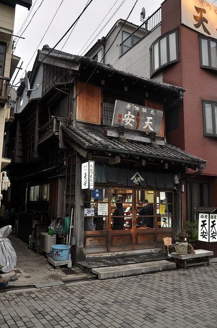 Japanese Traditional Building, Japanese Cafe, Japanese Buildings, Japanese Town, Japanese Shop, Japan Architecture, Asian Architecture, Japan Street, Japanese Market