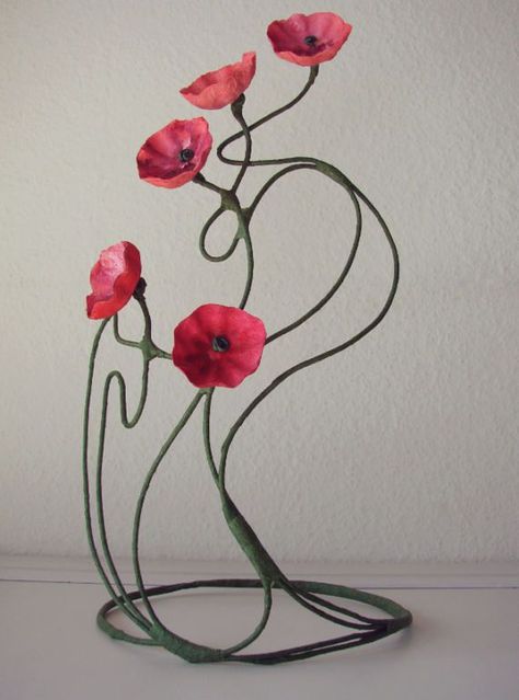 Red Paper Flowers, Paper Mache Flowers, Wedding Centerpieces Ideas, Paper Centerpieces, Art Nouveau Wedding, Paper Flower Centerpieces, Nouveau Wedding, Art Nouveau Weddings, Paper Flower Arrangements