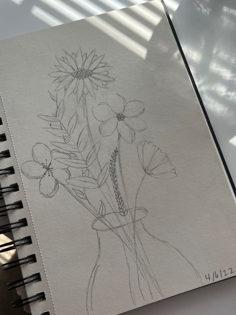 Flower Sketch Drawing, Doodle Art For Beginners, Art Sketches Doodles, Easy Love Drawings, Animation Art Sketches, Flower Art Drawing, Meaningful Drawings, Art Sketches Pencil, Art Tools Drawing