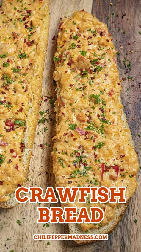 Serving Crawfish Bread at home Mardi Gras Crawfish Cornbread, Crayfish Bread Recipe, Cheesy Crawfish Bread, Classic Cajun Dishes, Crawfish Rolls Recipe, Louisiana Crawfish Recipes, Cajun Crawfish Recipes, Cajun Crawfish Bread, Louisiana Recipes Appetizers