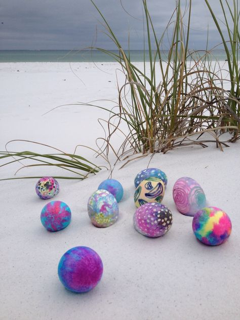 Easter on the beach Happy Easter Beach Images, Seasonal Quotes, Holiday Pics, Easter Wallpaper, Easter Goodies, Beach Holidays, Holiday Images, Easter Images, Easter Photos