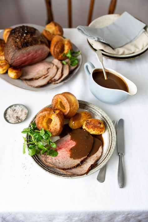 Classic roast beef and yorkshire pudding Classic Roast Beef, Yorkshire Pudding Batter, Yorkshire Pudding Recipe, Rare Roast Beef, Tender Roast Beef, Potatoes And Gravy, Classic Roast, Leftover Roast Beef, Yorkshire Pudding Recipes