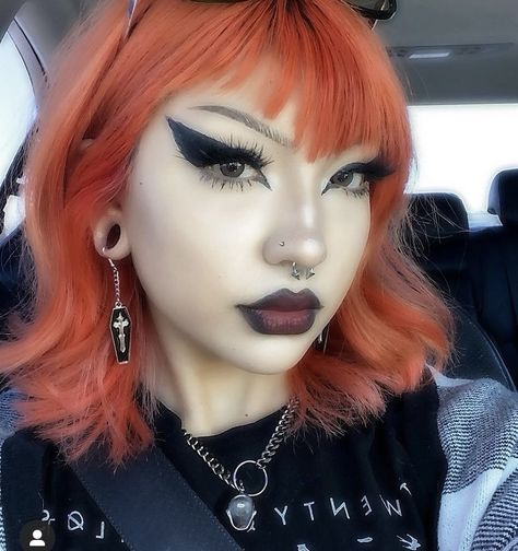 Ear Stretching Aesthetic, Plug Jewelry, Ear Gauges Aesthetic, Goth Women Tattoos, Stretched Ears Aesthetic, Alt Septum Piercing, Grunge Septum Piercing, Stretched Ears Girl, Goth Septum Piercing