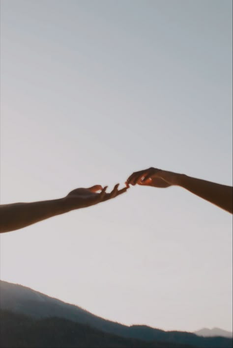 Love Connection Aesthetic, Dreamy Photography Couple, Soft Love Aesthetics Couple, Human Connection Photography, Connections Aesthetic, Healing Photos Photography, Spiritual Aesthetic Photography, Dreamy Relationships, Dreamy Couples Photography