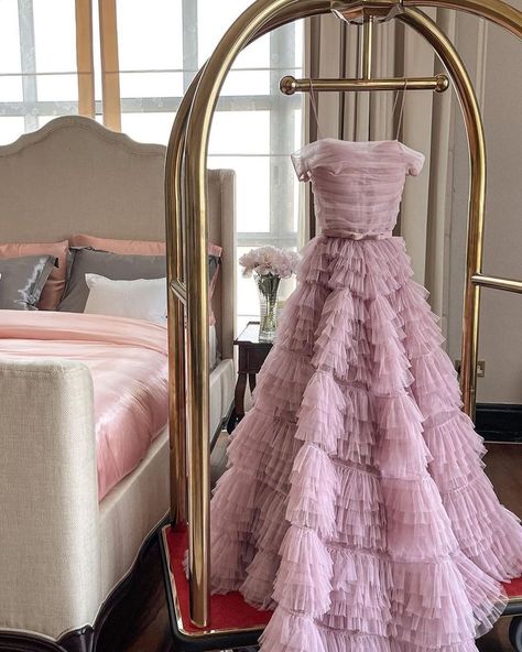 Barbie Fashion Fairytale Aesthetic, Formal Dresses Off The Shoulder, Barbie Fashion Fairytale, Fashion Formal Dresses, Og Barbie, English And Arabic, Fashion Fairytale, Money Dress, Barbie Aesthetic