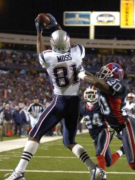 Randy Moss Randy Moss Patriots, Patriots Wallpaper, New England Patriots Wallpaper, Gridiron Gang, Football Board, Football Drip, Randy Moss, England Sports, Champions Of The World