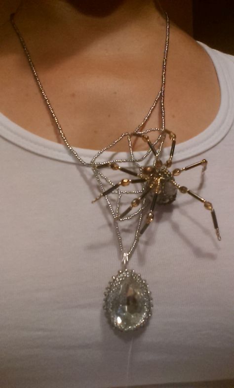 spider necklace, beads Spider Fashion Design, Spider Outfit Ideas, Spider Clothes, Spider Outfit, Spider Accessories, Spider Beads, Spider Fashion, Spiderweb Necklace, Spider Aesthetic