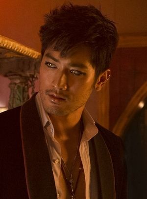 Godfrey Gao as Magnus Bane in Mortal Instruments Godfrey Gao, Cassandra Jean, Male Witch, Magnus Bane, City Of Bones, The Infernal Devices, Cassandra Clare, Shadow Hunters, Film Serie