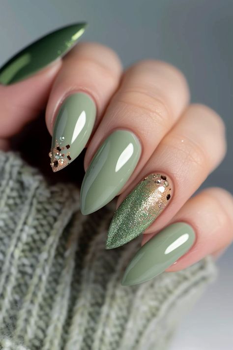 Sage Green Nails with Glitter – Stunning & Unique Nail Trend Green And Champagne Nails, Green Classy Nails, Green Glitter Nails, Pink White Nails, Mint Green Nails, Bridesmaids Nails, Green Nail Art, Green Nail Designs, Fall Nail Colors