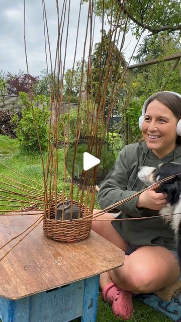 How To Make A Wicker Basket, Diy Wicker Basket, Weaving Willow, Rush Chair, Dark Acadamia, Forest Core, Willow Weaving, Bird Song, Leyte