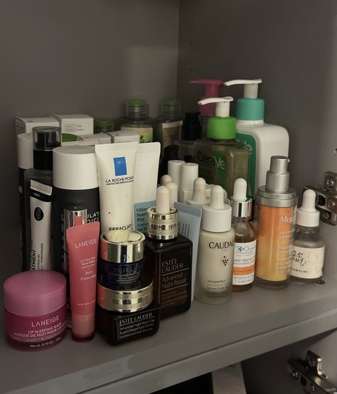 m ✨ on Twitter: "men don’t understand just how expensive this is https://t.co/8otlTxA6K1" / Twitter Expensive Skincare, Estee Lauder Advanced Night Repair, Advanced Night Repair, روتين العناية بالبشرة, Pretty Skin Care, Body Care Routine, Skin Food, Body Skin Care Routine, Face Skin Care