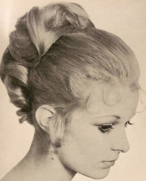 50s Blonde Hairstyles, Circus Hairstyles Vintage, Vintage Glamour Hairstyles, 1960s Hair Updo, Vintage Hairstyles Updo, 60s Updo Hairstyles, 1970s Updo, 60s Updos, 1930s Updo