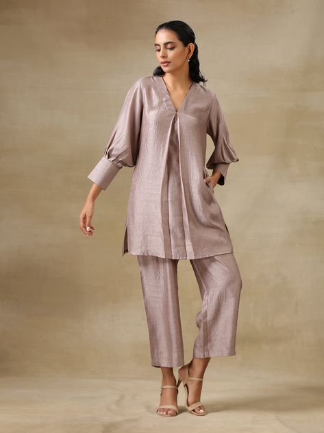 Description Grey silk-blend co-ord set with v-neck with a inverted box pleat. It has puff... Co Ord Sets Pants, Inverted Box Pleat, Co Ords Outfits, Coord Set, Gray Silk, Kurta Designs, Co Ord Set, Party Wear Dresses, Set Outfit