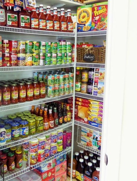 Stock Pile Organization, Food Storage Rooms, Preppers Pantry, Dream Pantry, Storing Spices, Be My Guest, Emergency Food Storage, Emergency Preparedness Kit, Food Storage Organization