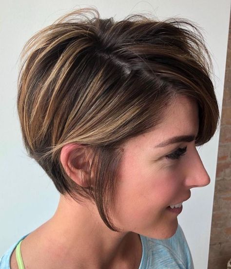 Long Disheveled Pixie With Balayage Highlights Textured Bob, Short Hairstyles For Thick Hair, Bob Hairstyles For Fine Hair, Short Layered Haircuts, Short Hair Color, Haircuts For Fine Hair, Bob Haircut, Blonde Pixie, Balayage Highlights