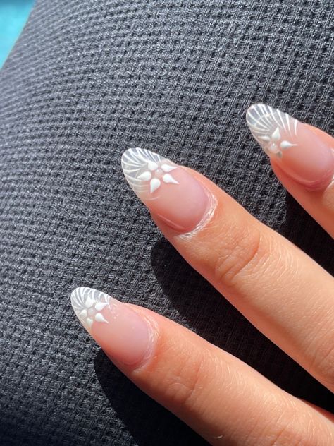 Pretty Vacation Nails, White Hawaiian Flower Nails, White French Tip With Hawaiian Flower, White French Tip Hibiscus Nails, Clear Flower Nails, Nail Ideas Light Pink, White French Tips Hibiscus Flower, Almond Nails Hawaii Flowers, White Floral Nails