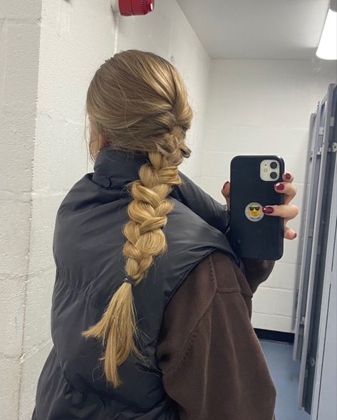 Hairstyles To Wear Up, Plait Hairstyles Half Up Half Down, Loose Hair Styles, French Braided Hairstyles, Simple Braid, French Hairstyles, Hair Inspo For School, Plaits Hairstyles, French Hair