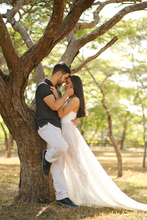 Sessão de fotos pré wedding Rosane e Diogo Pre Wedding Looks, Wedding Country, Engagement Poses, Couples Poses, Pre Wedding Photos, Wedding Looks, Couple Posing, Country Wedding, Pre Wedding