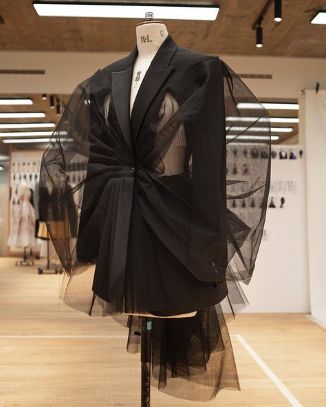 Tulle Blazer, Midsummers Night, Visual Therapy, Black Tulle Dress, Halloween Ball, Alexander Mcqueen Fashion, Mc Queen, Concept Ideas, Black Tulle