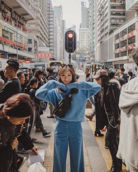 #BLACKPINK#ROSÉ#LISA#INURAREA#GIRLGANGGG#FOROURBLINKS so we finally found these tshirts.. 🔫🔫✨ Hongkong Outfit Travel, Hong Kong Street Fashion, Hong Kong Travel Photography, Japan Outfit Winter, Hongkong Outfit, Japan Travel Outfit, Jenny Tsang, Japan Ootd, Japan Photoshoot