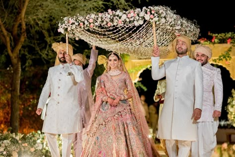 Bride Entry Chadar, Flower Chadar, Bride Aisle, Jaisalmer Wedding, Bride Entry, Bride And Groom Outfits, Flower Garland Wedding, Desi Wedding Decor, Marriage Decoration