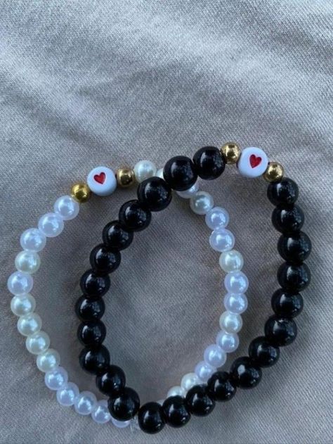 Aesthetic Beaded Bracelets Simple, Trendy Beaded Bracelets 2023, Aesthetic Bead Bracelet Ideas, Aesthetic Bracelets Diy, Aesthetic Bracelets Beads, Beads Bracelets Aesthetic, Bead Bracelet Design Ideas, Beaded Bracelets Aesthetic, Ideas Para Pulseras