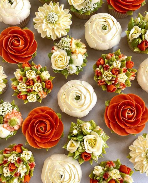 Fall Wedding Cupcakes Ideas, Bright Cupcakes, Cupcakes Fall, Decorative Cupcakes, Autumn Cakes, Bday Food, Fall Wedding Cupcakes, Cupcake Flowers, Shower Bouquet