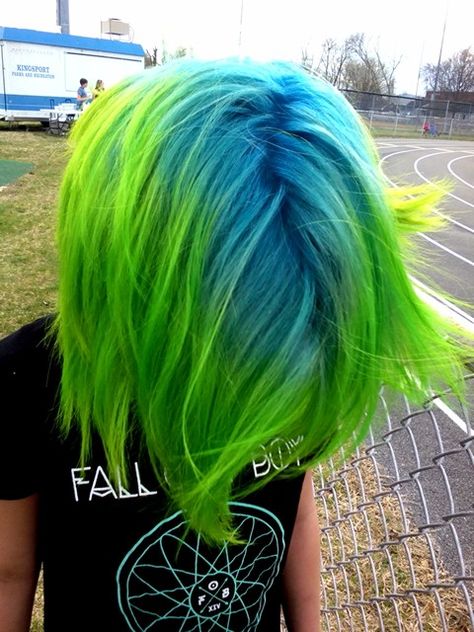 My daughters hair!I am proud to say it's my original work!blue to neon green ombre,on a short choppy bob!Roughtgirl Blue And Neon Green Hair, Short Choppy Bob, Green And Blue Hair, Green Hair Color Ideas, Short Hair Shaved Sides, Blue And Green Hair, Green Hair Color, Neon Green Hair, Medium Natural Hair Styles