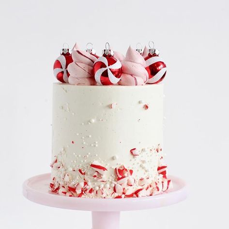 Candy cane baby cake 🎂❤️🎅🏼 Santa Baby Cake, Bake Decorating, Chocolate Mini Cake, Candy Cane Cake, Candy Cane Experiment, Candy Cane Dessert, Peppermint White Chocolate, Candy Cane Game, Candy Cane Recipe