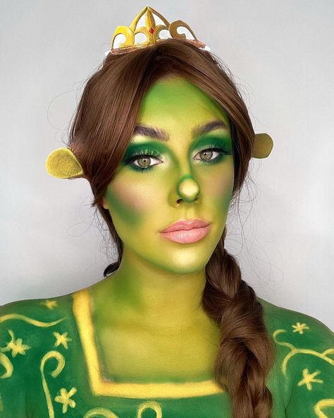 Shrek Makeup Cute, Shrek Fiona Makeup, Shrek Photoshoot Ideas, Ogre Makeup, Shrek Halloween Costumes Diy, Princess Fiona Makeup, Fiona Makeup Shrek, Shrek Face Paint, Fiona Makeup