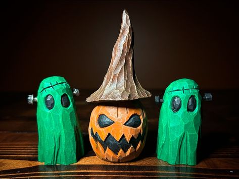 New spooky carves available . . . #whittling #woodcarving #woodcraft #halloween #spooky #halloweendecor #vintagehalloween Log Animals, Wooden Halloween Decorations, Halloween Block Party, Halloween Carving, Whittling Projects, Deco Halloween, Wood Carving Ideas, Halloween Costumes Diy, Flash Ideas