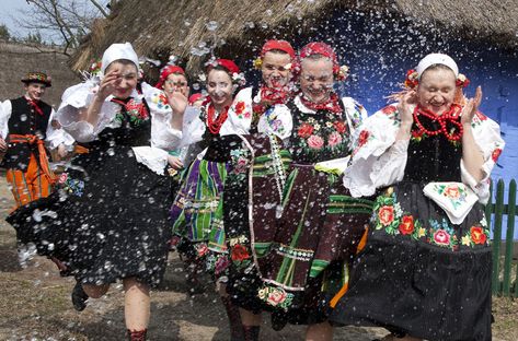 7 Confusing Polish Customs | Article | Culture.pl Dyngus Day, Polish Easter, Polish People, Eastern Orthodox Church, Easter Traditions, Historical Images, Polish Recipes, Marriage Ceremony, Eastern Europe