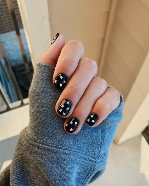 Black Nails Outfit, Trendy Black Nails Short, Black Nails Stars, Plain Black Nails, Short Black Nails Ideas, Black Nails With Stars, Black Star Nails, Gelish Nail Colours, Opi Black