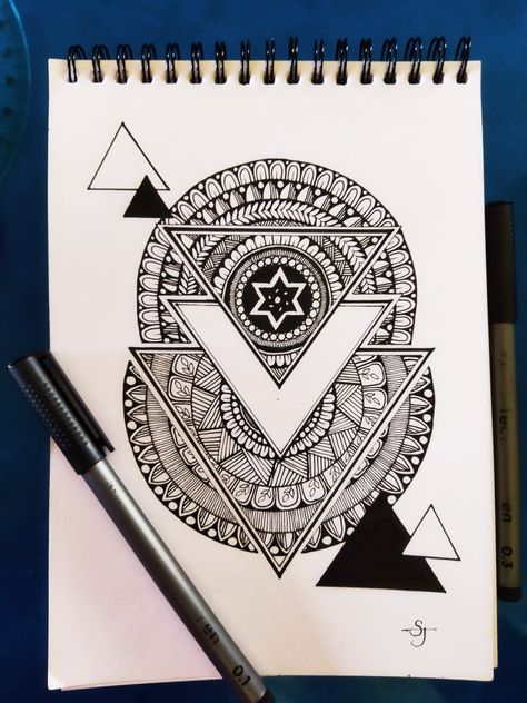 Mandala Art In Triangle, Triangle Mandala Art, Triangle Mandala Design, Triangle Mandala, Art Forms Of India, Quotes Doodles, Calligraphy Quotes Doodles, Mandala Arts, Mandala Patterns