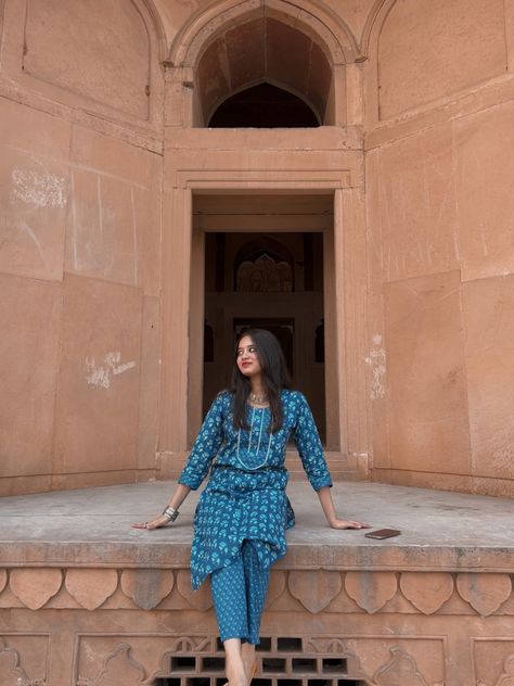 Mandir Dress Look, Temple Outfit Indian, Abaya Poses, Kashi Vishwanath, Female Portrait Poses, Sisters Photoshoot Poses, Beautiful Casual Dresses, Simple Kurti Designs, Hampi