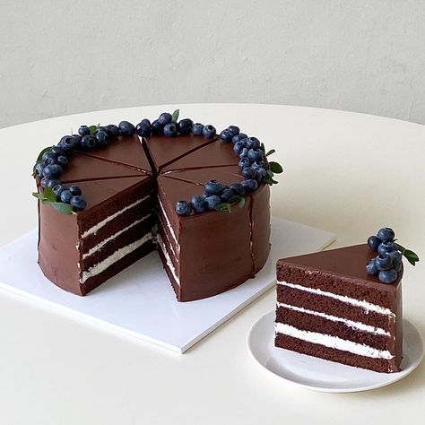 Slice Of Cake, Pretty Birthday Cakes, Just Cakes, Cute Desserts, Unique Recipes, Pretty Cakes, Food Obsession, Cafe Food, Yummy Food Dessert