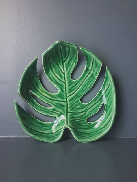 Monstera Decor, Cat Plate, Fantasy Craft, Air Dry Clay Projects, Pottery Crafts, Clay Ornaments, Pottery Planters, Pottery Clay, Ceramics Ideas Pottery