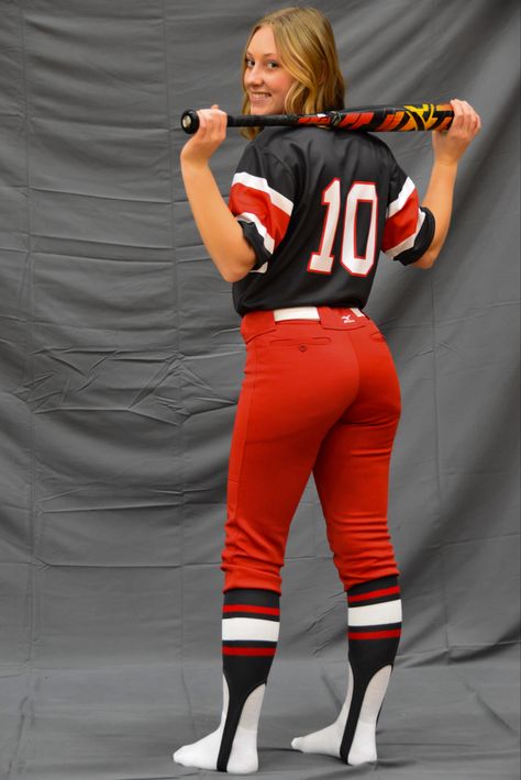 #softball #seniorpictures #softballpictures Softball Cheer, Softball Pictures, Sport Inspiration, Girl Top, Athletic Women, Softball, Senior Pictures, Sports Women, Baseball