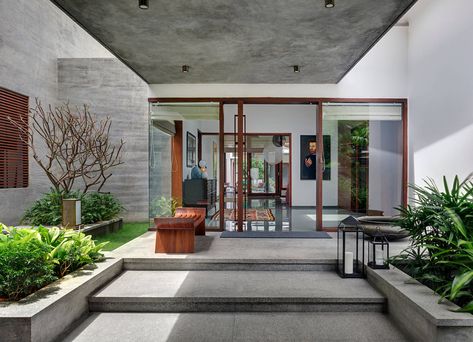 Contemporary Farm House, Khosla Associates, Farmhouse Entrance, Out House, India House, Indian Homes, Contemporary Farmhouse, Hotel Boutique, Courtyard House