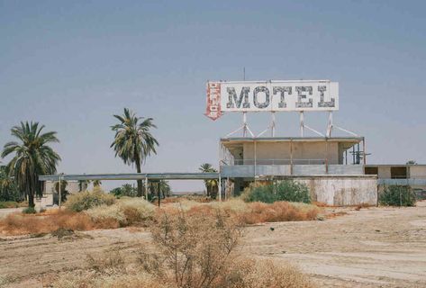 Most Insane Abandoned Places in California Right Now - Thrillist Salton Sea California, Eerie Places, Abandoned Hotels, Desert Places, Old Abandoned Buildings, Salton Sea, Sea Resort, Places In California, California Desert