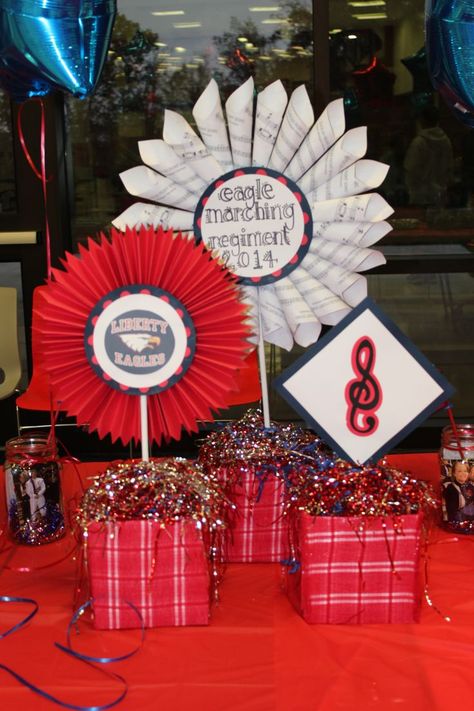 Fan Centerpiece Ideas, Awards Banquet Centerpieces, Marching Band Banquet Decorations, Orchestra Decorations, Band Banquet Decorations, Band Graduation Party Ideas, Marching Band Banquet Ideas, Band Banquet Centerpieces, Marching Band Banquet