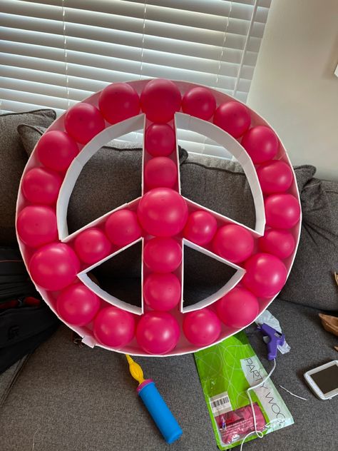 Peace Sign Balloon, Balloon Mosaic, Two Groovy, Pre K Graduation, Hippie Party, Graduation Party Planning, Sweet 16 Party, Sweet 16 Parties, Diy Cardboard