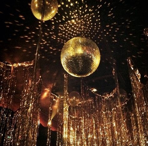 Vogue Aesthetic, Studio 54 Party, Boogie Wonderland, 70s Disco Party, Disco Birthday Party, Disco Party Decorations, Disco Night, Disco Theme, 70s Party