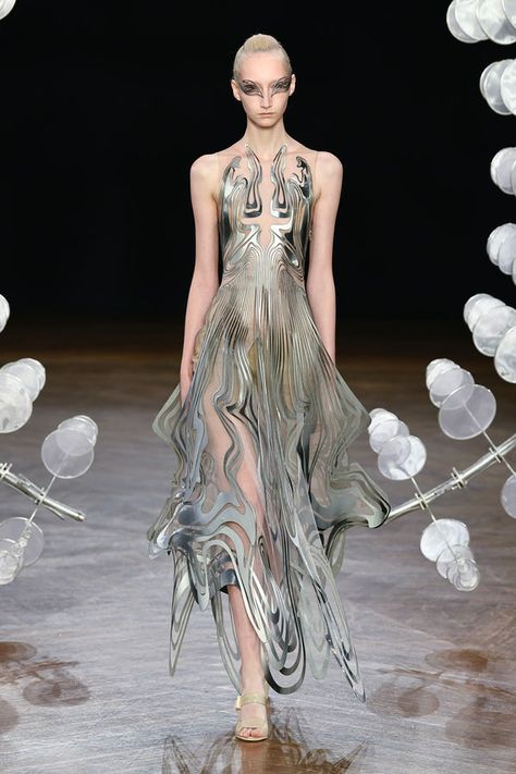 Abed Mahfouz, Iris Van Herpen, Chanel Cruise, Chanel Couture, Futuristic Fashion, Moda Vintage, Christian Lacroix, Fantasy Fashion, Elie Saab