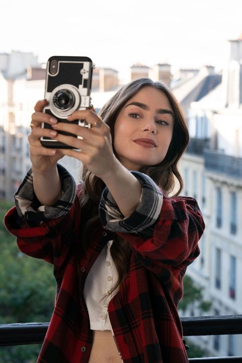 Emily In Paris Aesthetic, Emily In Paris Lily Collins, Emily In Paris Style, Emily In Paris Fashion, Emily In Paris Outfits, Lily Collins Style, Olga Kurylenko, Paris Aesthetic, Milla Jovovich