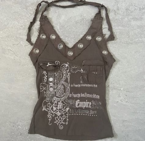 90s Industrial Fashion, Diy Tank Top From T Shirt, Grunge Upcycle, Xs Clothes, Punk Tank Top, Skirt Cargo, Reworked Clothes, Edgy Grunge, Vintage Thrift