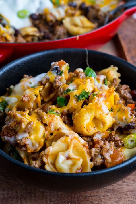 Cheesy Beef Enchilada Tortellini Skillet Enchilada Tortellini, Turkey Tortellini, Tortellini Skillet, Enchilada Skillet, Beef Enchilada, Pesto Tortellini, Tortellini Recipes, Dinner Easy, Beef Dinner