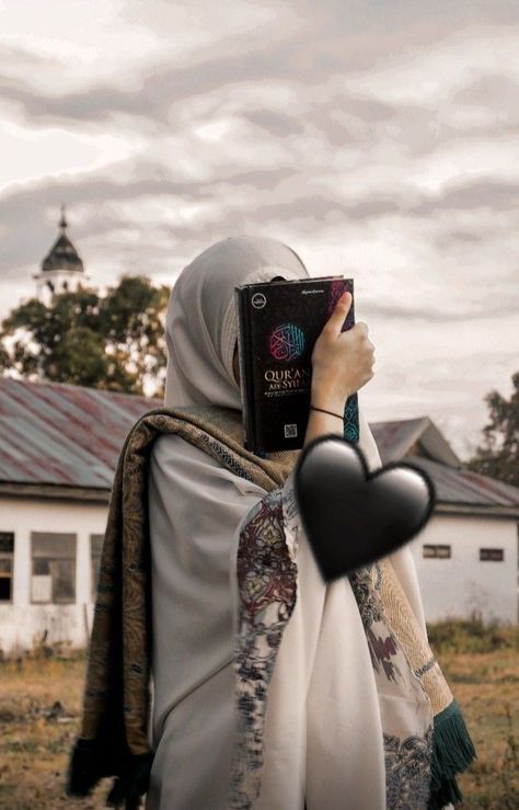 Hijab Selfie Aesthetic No Face, Hijab No Face Aesthetic, Insta Pfp Aesthetic No Face, Insta Pfp Aesthetic, Girl No Face, Aesthetic Islamic, Insta Pfp, Ootd Poses, Hijab Aesthetic